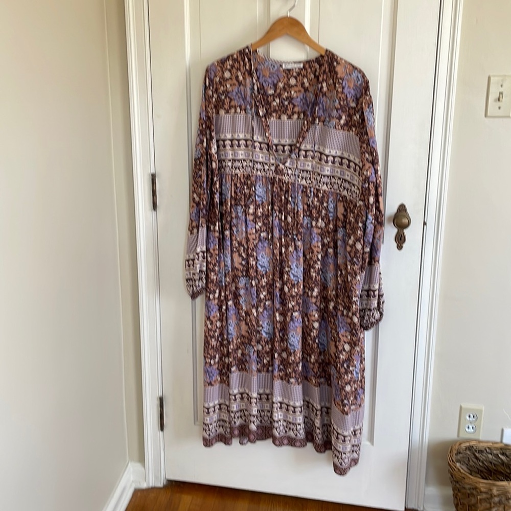 Amazon; size 2xl; Vneck w/multiple ties;floral print w/ geometric piping;